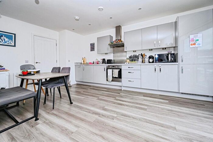 2 Bedroom Flat For Sale In Frogmore Road, Hemel Hempstead, HP3