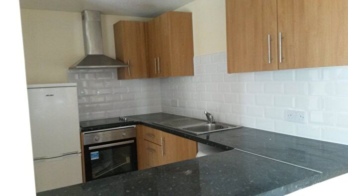 1 Bedroom Flat For Sale In Lincoln Court, Eastern Avenue, Gants Hill, Essex, IG2