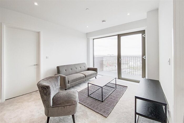 2 Bedroom Apartment To Rent In Local Crescent, M5