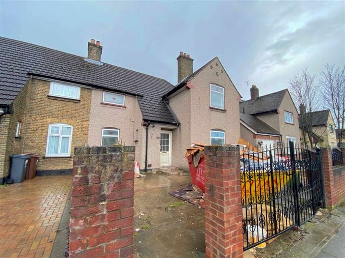 3 Bedroom End Of Terrace House To Rent In Ripple Road, Barking, Essex, IG11