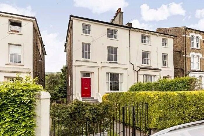 3 Bedroom Flat To Rent In Miranda Road, London, N19