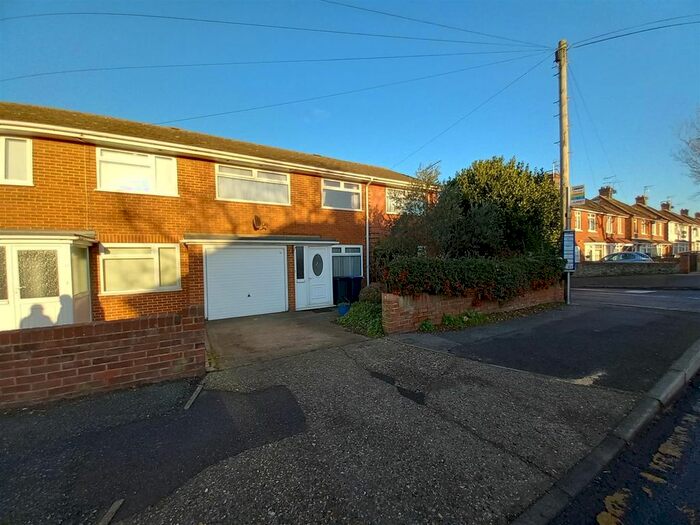 4 Bedroom Semi-Detached House To Rent In Station Approach Road, Ramsgate, CT11