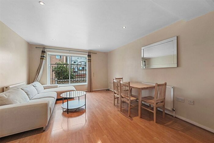 2 Bedroom Flat For Sale In Follet Street, London, E14