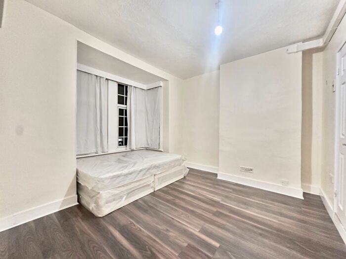 1 Bedroom Studio To Rent In Fernlea Road, CR4