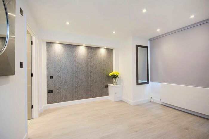 1 Bedroom Flat To Rent In Beethoven Street, Queen's Park, London, W10