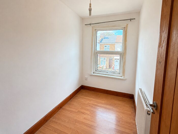 2 Bedroom Flat To Rent In Maynard Road, Walthamstow, E17