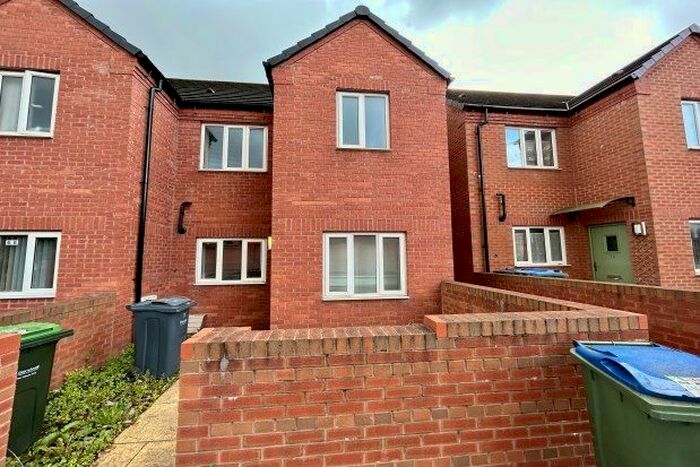 3 Bedroom Terraced House To Rent In Crocketts Lane, Smethwick, B66
