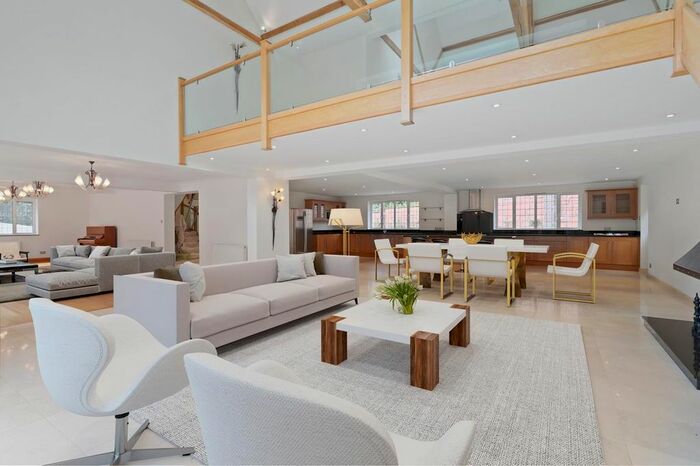 5 Bedroom Detached House To Rent In Brackenhill, Cobham, KT11