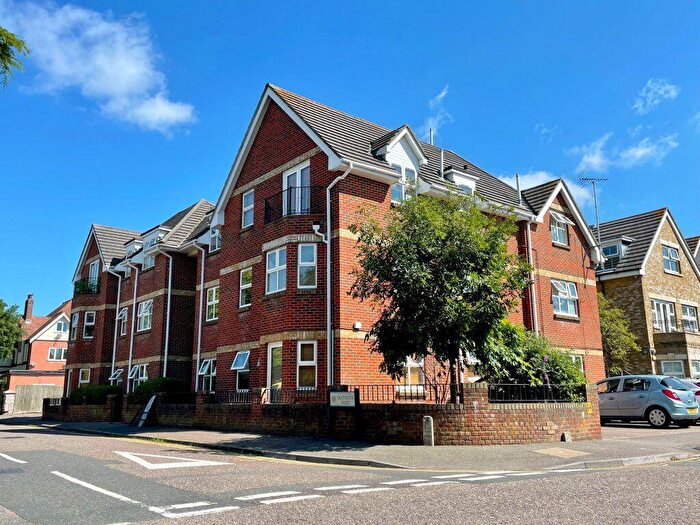 2 Bedroom Flat To Rent In Heathcote Road, Boscombe (), P01