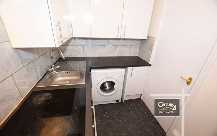 2 Bedroom Flat To Rent In |Ref: |, Lime Street, Southampton, SO14