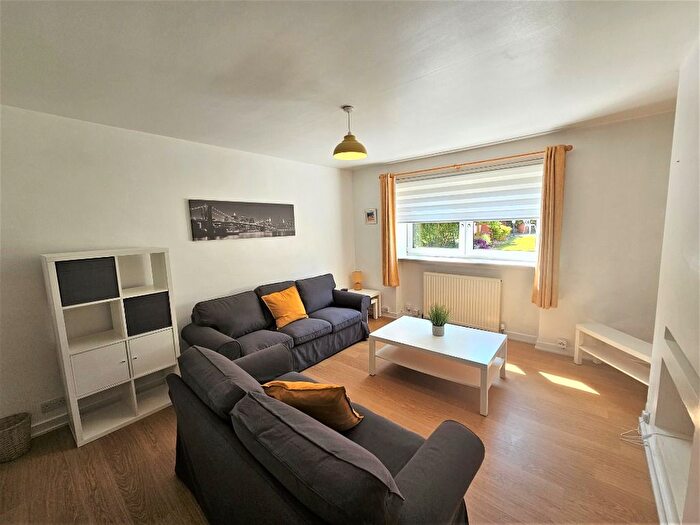 3 Bedroom Flat To Rent In Union Glen, City Centre, Aberdeen, AB11