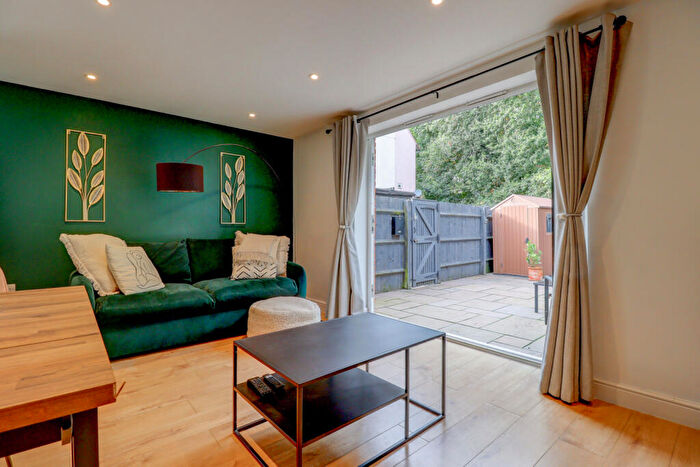 2 Bedroom Apartment For Sale In The Avenue, Amersham, Buckinghamshire, HP7
