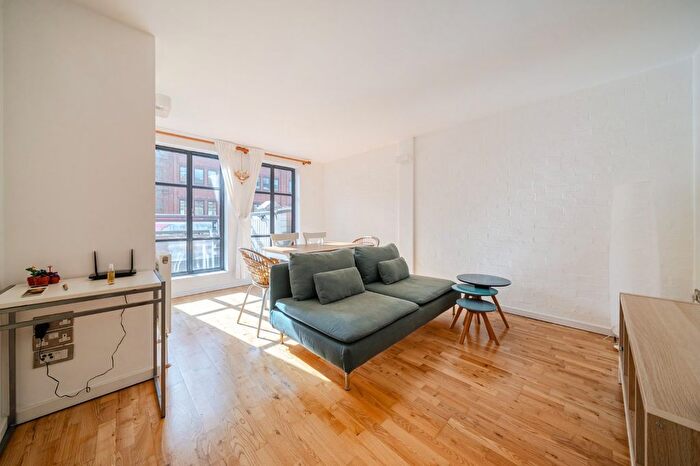 2 Bedroom Flat For Sale In King Street, Hammersmith, London, W6