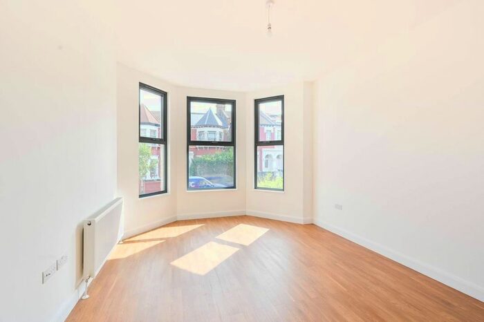 1 Bedroom Flat To Rent In Wightman Road, Harringay, London, N4