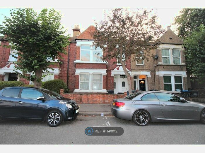 3 Bedroom Flat To Rent In Kelling Gardens, Croydon, CR0