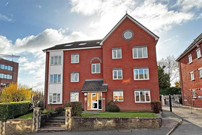 1 Bedroom Flat For Sale In Chapel Road, Redhill, RH1