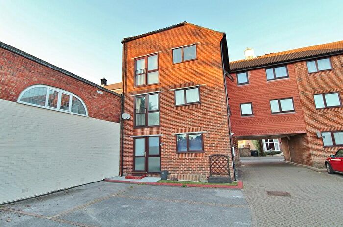 1 Bedroom Flat To Rent In Waterloo Road, Havant, PO9