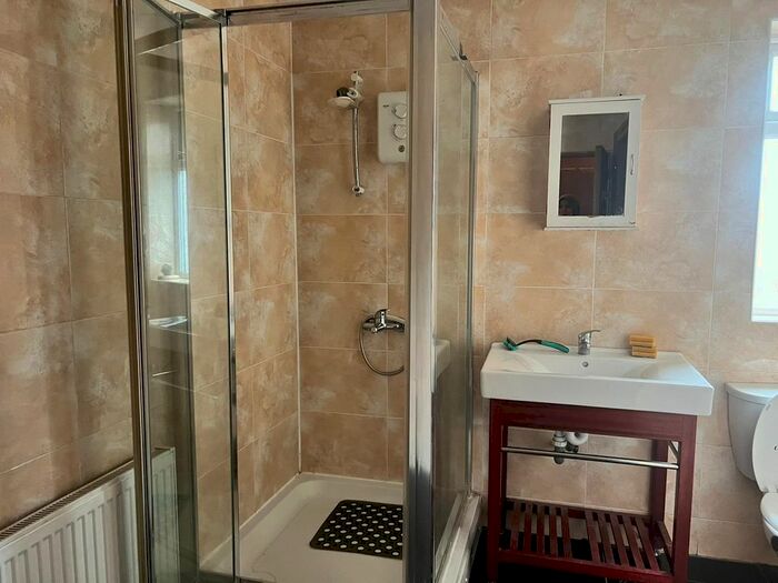 2 Bedroom Flat To Rent In Becontree Avenue, Dagenham, RM8