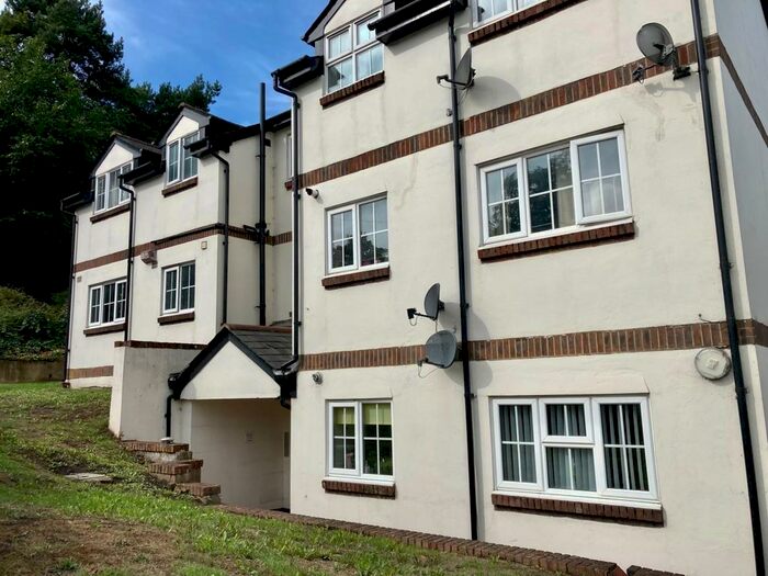 1 Bedroom Flat To Rent In Mill Street, Redhill, RH1