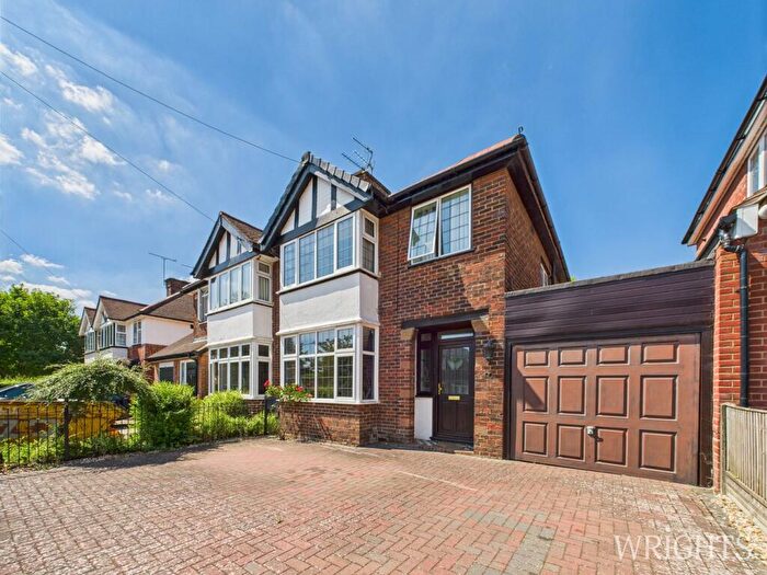 3 Bedroom Semi-Detached House For Sale In Selwyn Crescent, Hatfield, AL10