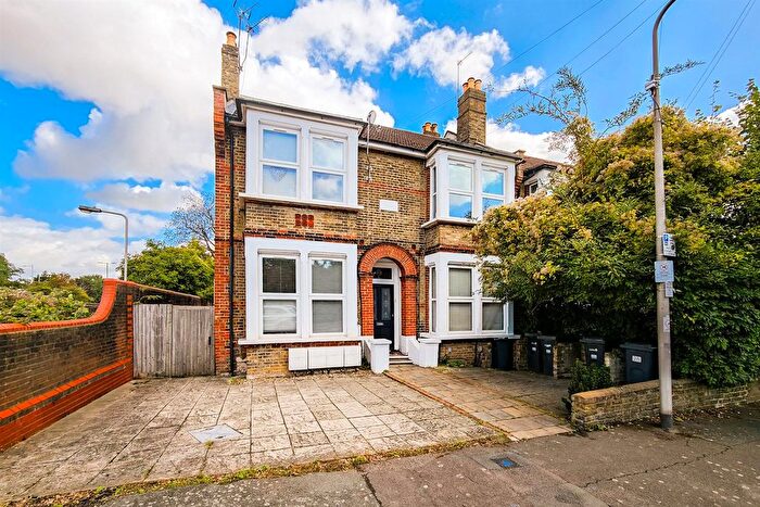 2 Bedroom Flat For Sale In Selsdon Road, Wanstead, E11