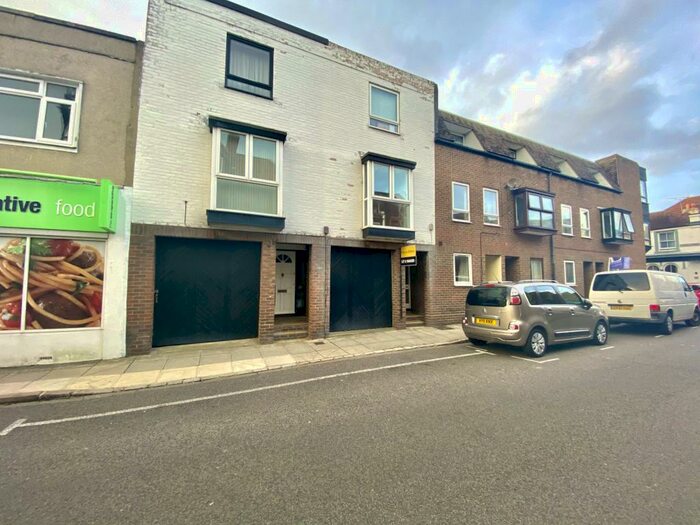 3 Bedroom House To Rent In Great Southsea Street, Southsea, PO5