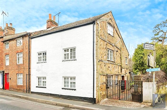 3 Bedroom End Of Terrace House For Sale In Nelson Street, Buckingham, MK18