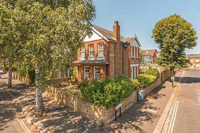 3 Bedroom Detached House For Sale In Princes Road, Teddington, TW11