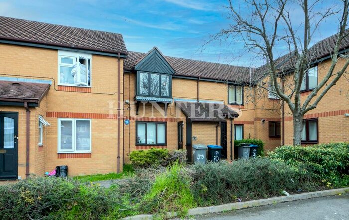 2 Bedroom Maisonette To Rent In Shepherds Walk, London, NW2