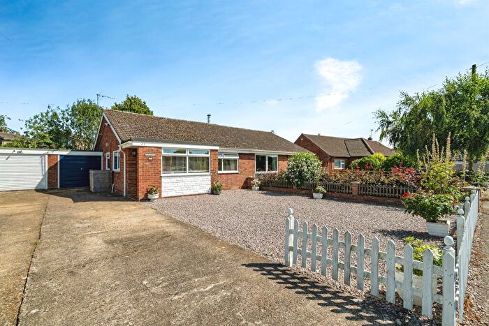 2 Bedroom Semi-Detached Bungalow For Sale In Willow Close, Mattishall, Dereham, NR20