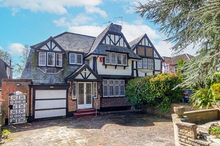 4 Bedroom Semi Detached House For Sale In Canons Drive, Edgware, HA8