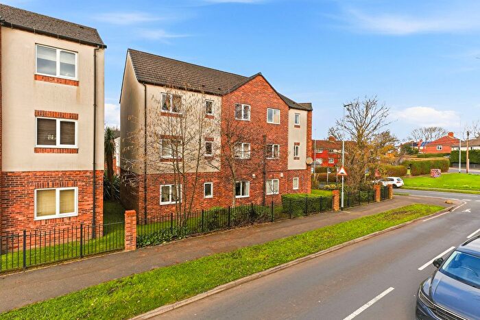 2 Bedroom Flat For Sale In Potternewton Mount, Leeds, LS7