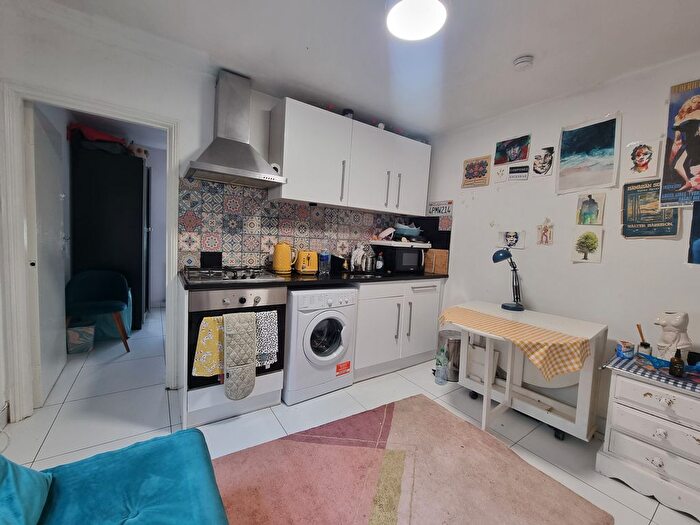 1 Bedroom Flat To Rent In Rita Road, Vauxhall, SW8