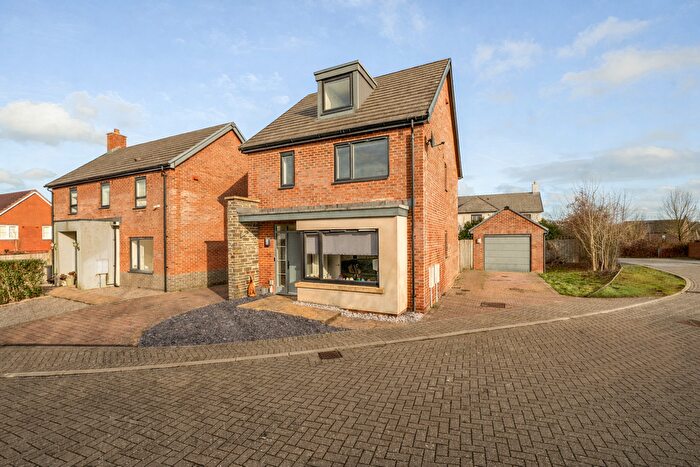 4 Bedroom Detached House For Sale In Flora Close, Swindon, SN26