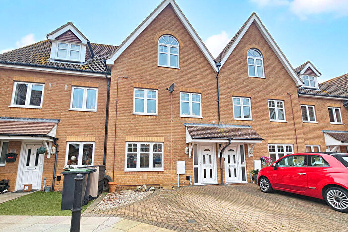 4 Bedroom Town House For Sale In Hoverfly Close, Lee-On-The-Solent, PO13
