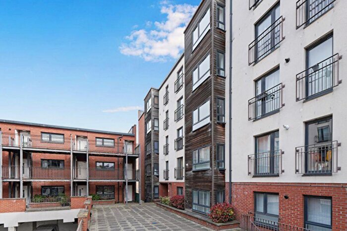 2 Bedroom Flat For Sale In / Salamander Court, Leith, Edinburgh, EH6