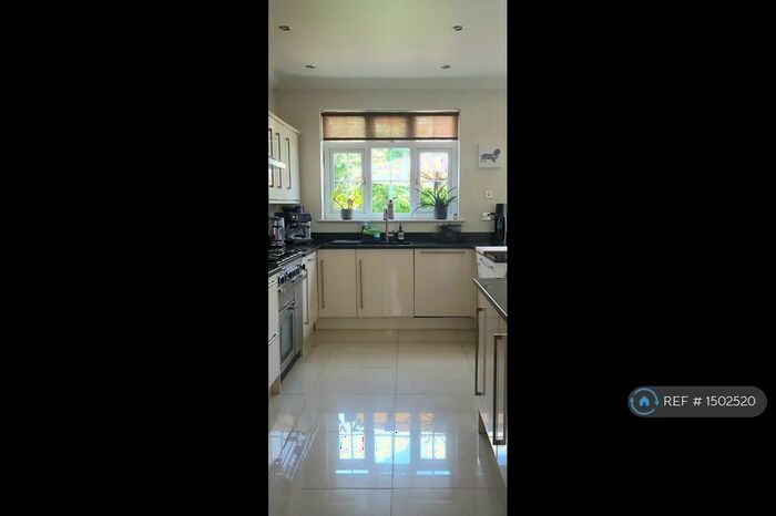 3 Bedroom Semi-Detached House To Rent In Sandringham Road, London, E10