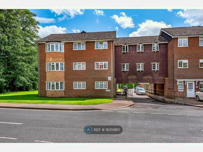 1 Bedroom Flat To Rent In Rushams Road, Horsham, RH12