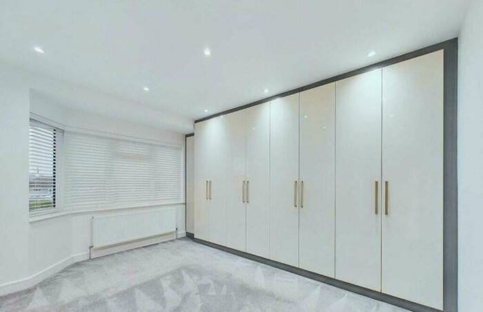 5 Bedroom Semi-Detached House To Rent In Branksome Way, Harrow, HA3