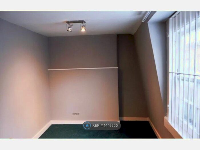 Studio To Rent In Kingsland Road, London, E8