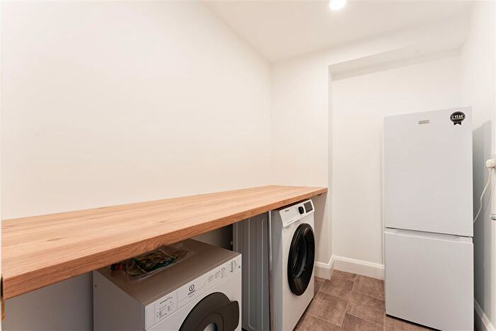 6 Bedroom Property To Rent In Windsor Road, Salisbury, SP2