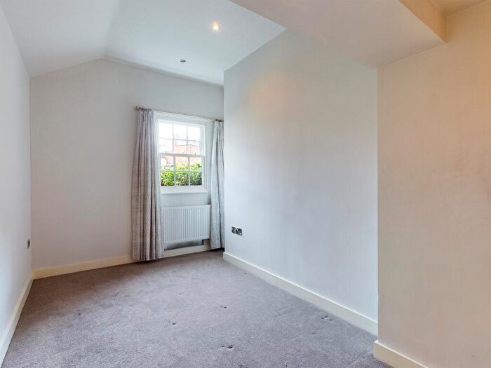 1 Bedroom Bungalow To Rent In Cross St, Town Centre, Basingstoke, RG21