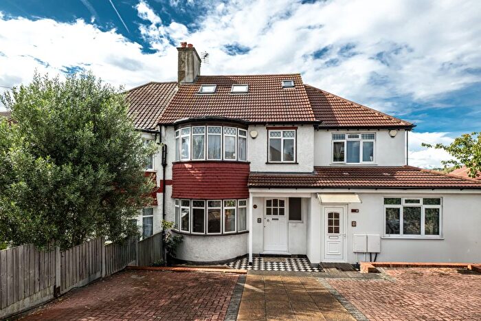 4 Bedroom Semi-Detached House To Rent In Norbury Hill, London, SW16