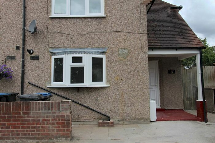 3 Bedroom Property To Rent In Sweet Briar Green, London, N9