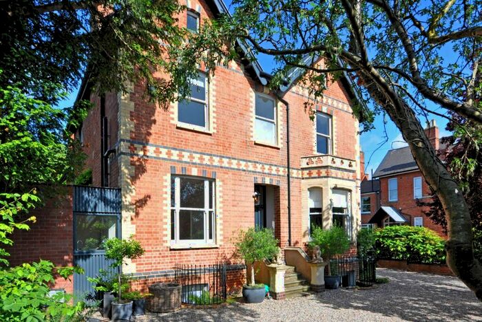 6 Bedroom Detached House To Rent In Painswick Road, Cheltenham, GL50