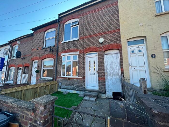 2 Bedroom Terraced House To Rent In Salisbury Road, Luton, LU1
