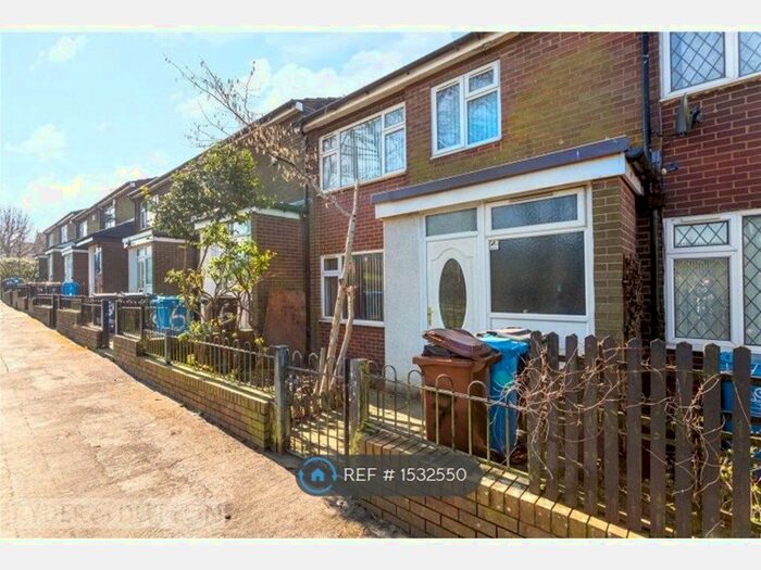 3 Bedroom Terraced House To Rent In Richmond Walk, Oldham, OL9
