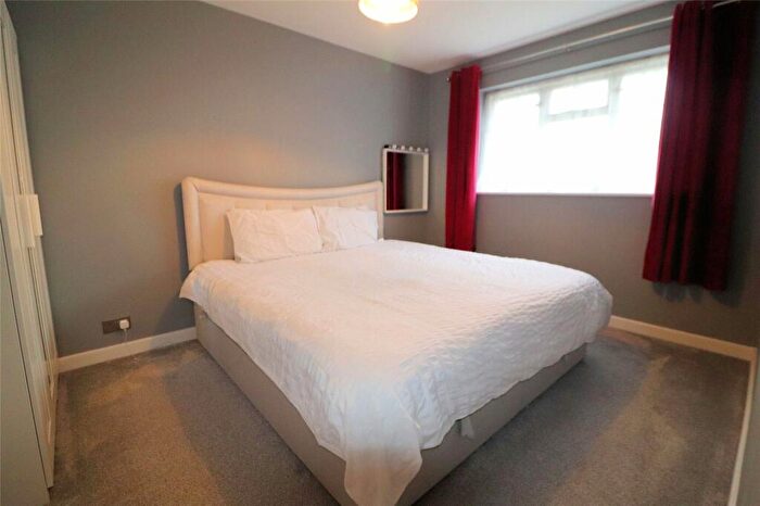 3 Bedroom Terraced House For Sale In Myrtle Close, Erith, DA8