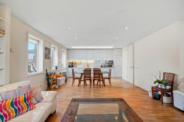 3 Bedroom Flat To Rent In Baker Street, Marylebone, W1U