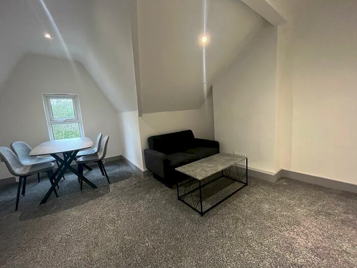 1 Bedroom Apartment To Rent In Avenue Court, LS8